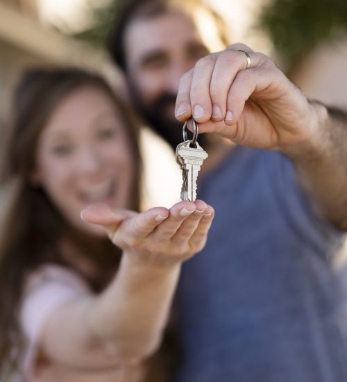 couple-moving-new-house